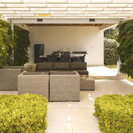 In With Private Swimming Pool, Be Inside Or Outside Debeljak